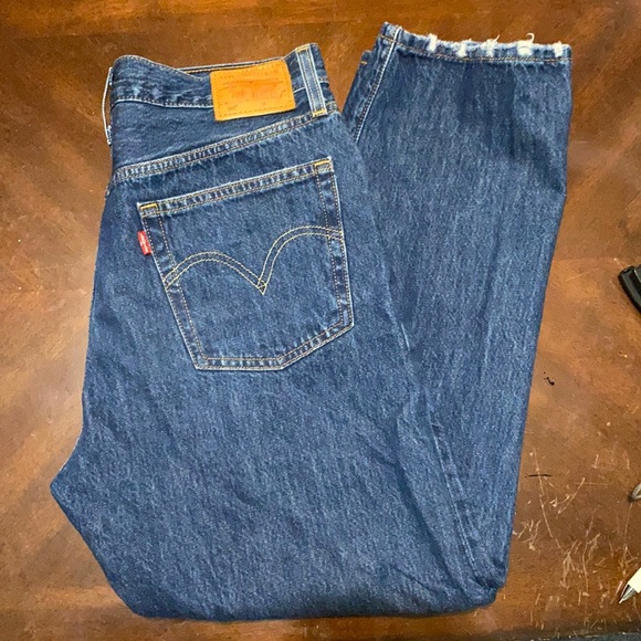 Levi’s 501 30x26 Cropped 🔥Buy 1 Get 1 Free Entire Closet - Picture 2 of 7